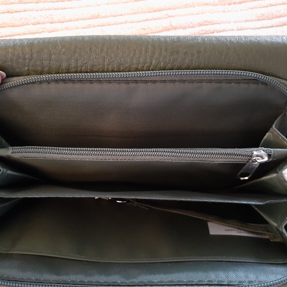 Green Wallet - Picture 3 of 3